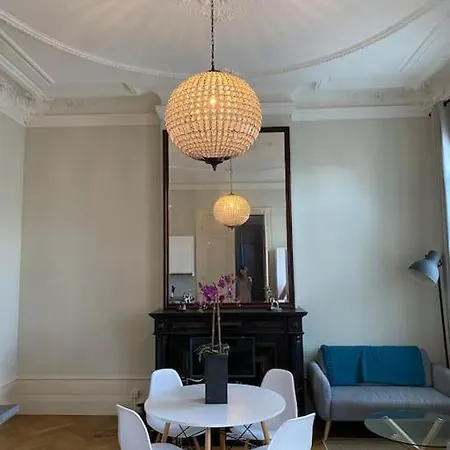 Splendide Haussmannien Dans Particulier *